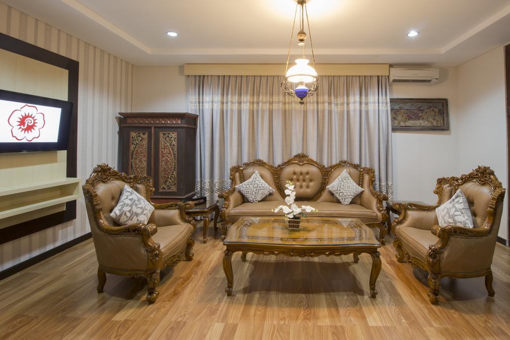Grand Puri Saron Yogyakarta Otel Dış mekan fotoğraf