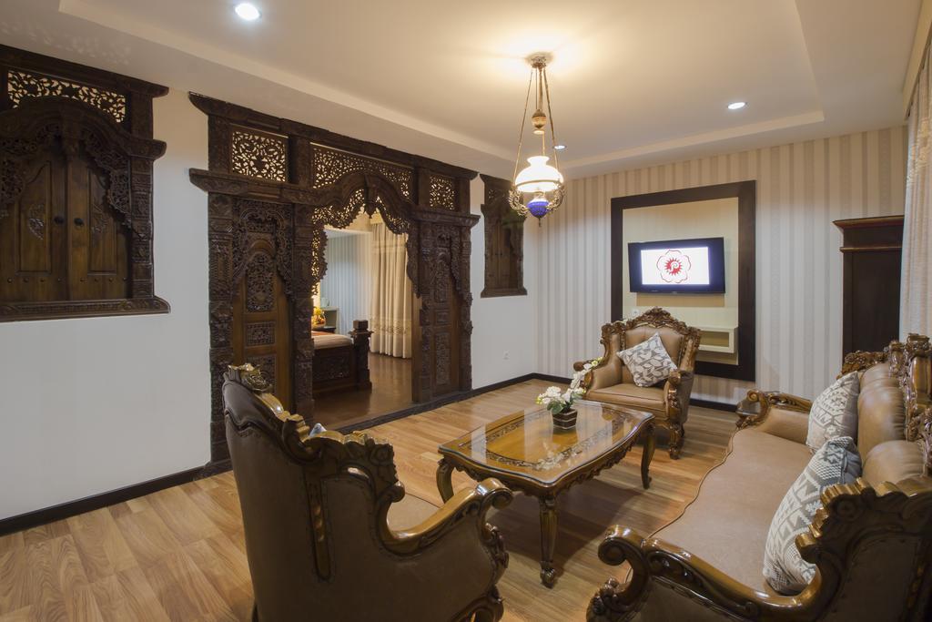 Grand Puri Saron Yogyakarta Otel Dış mekan fotoğraf