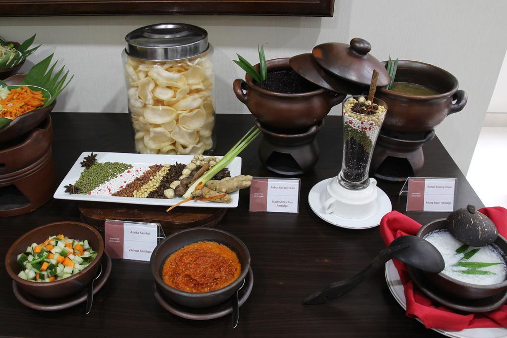Grand Puri Saron Yogyakarta Otel Dış mekan fotoğraf